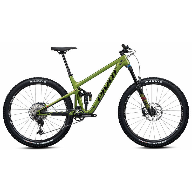 2022 Pivot Switchblade 29 RIDE SLX/XT, electric lime, full view stock photo.