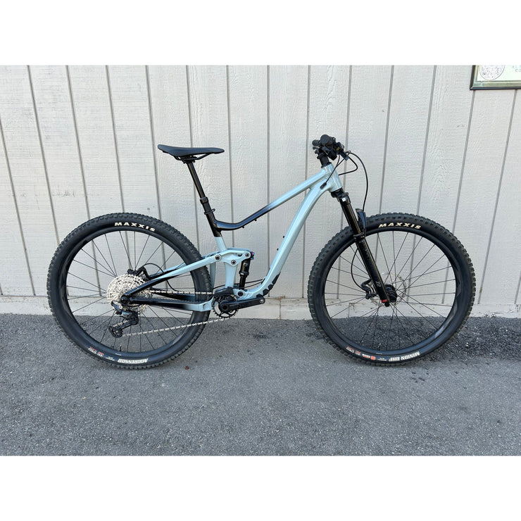 2022 Giant Trance 2 29, slate grey, DEMO, full view.