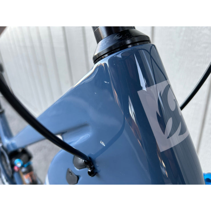 2025 Pivot Shuttle LT Team XX w/Mixed Carbon Wheels, blue scrub jay, BLEM, head tube view.