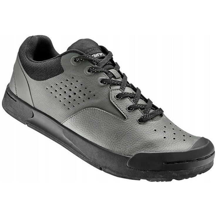 Giant Shuttle DH Flat Mountain Bike Shoe, grey / black, full view.