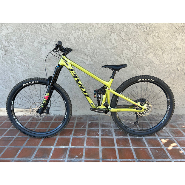 2022 Pivot Switchblade 29 RIDE SLX/XT DEMO bike, electric lime, non-drive side view.