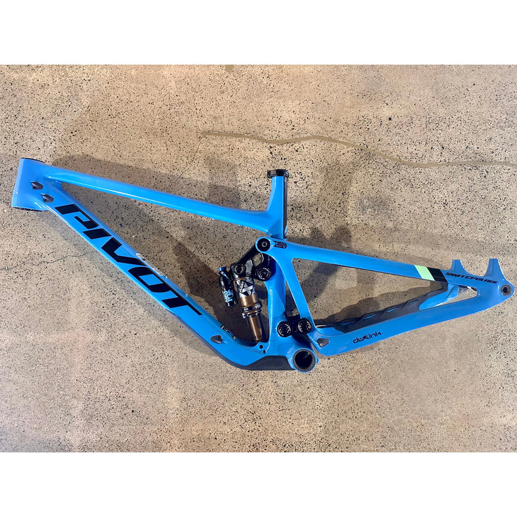 2024 Pivot Switchblade frame, Blue Neptune, Non-drive side view